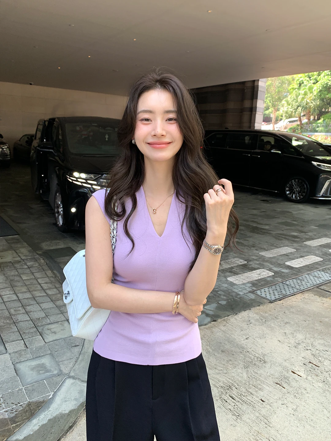 

Maven Lin Gentle Style Short Sleeve V-Neck Knitwear Casual Women's Top Lightweight Office Series Fashionable T-Shirt