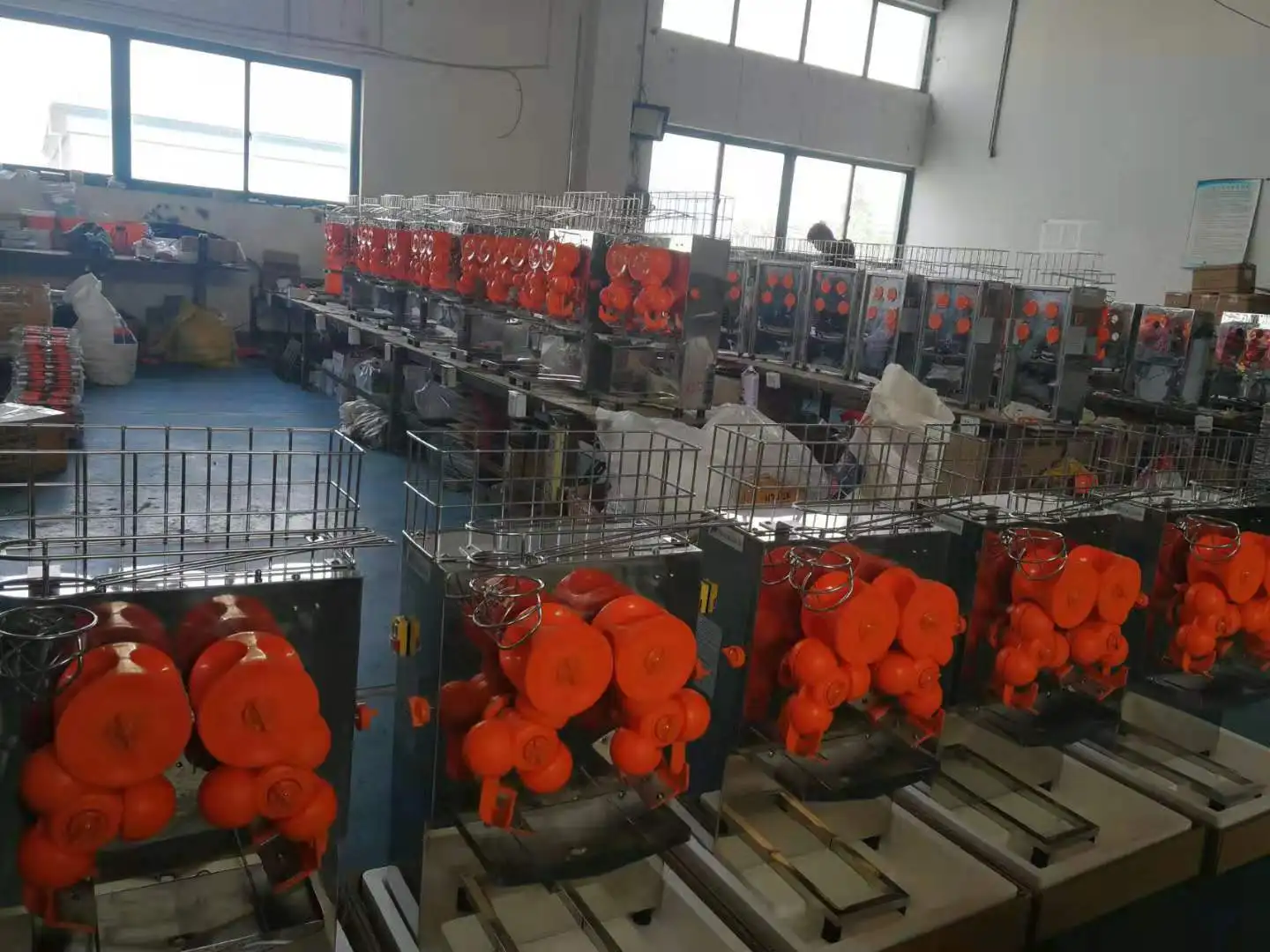 عصارة برتقال تجارية من الفولاذ المقاوم للصدأ ماكينة صنع العصير الأوتوماتيكية ماكينة صنع العصير الصناعية عصارة برتقال كهربائية