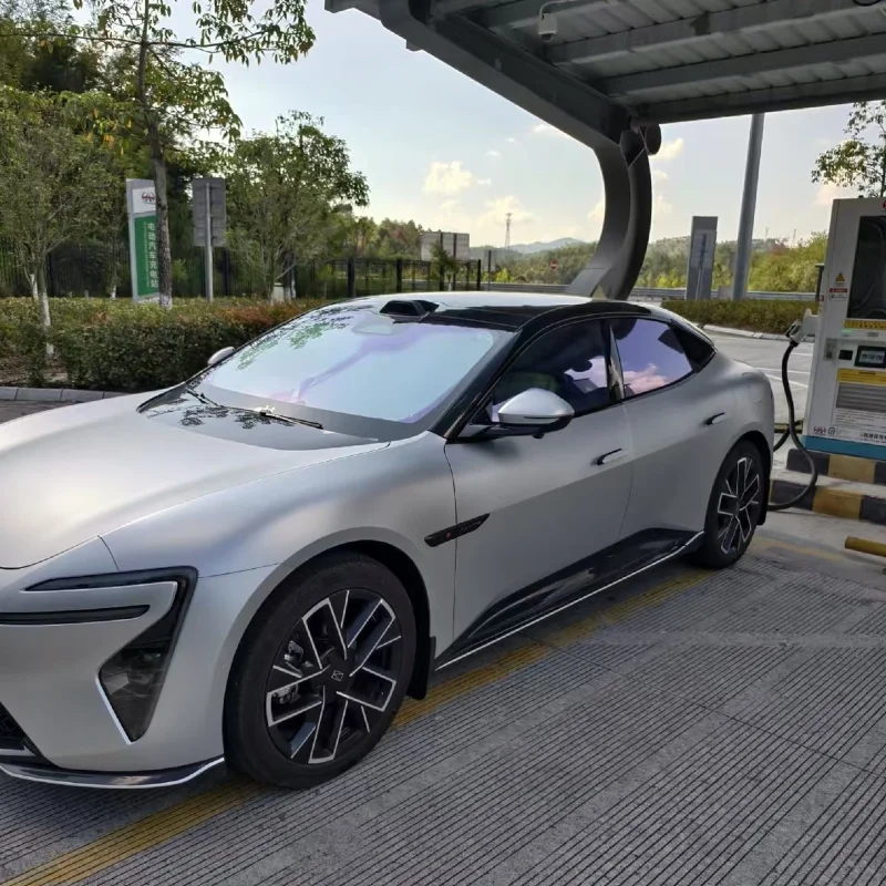 قسط LLuamr نانو السيراميك PET نافذة السيارة فيلم ملون تينت الضوء الأرجواني مانع جانبي 20% VLT 99% IRR 99% UV كتلة تتلاشى برهان