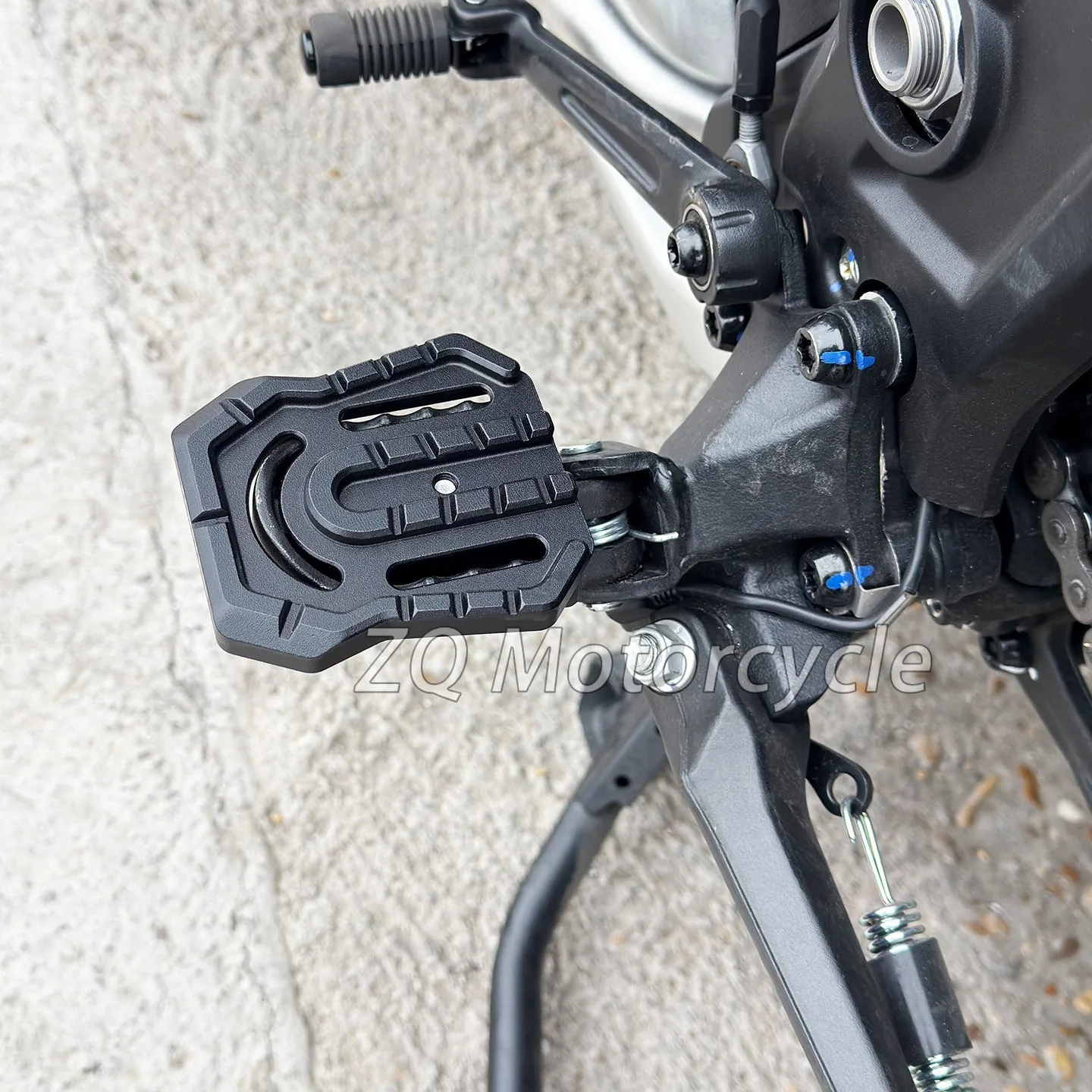 Used for ZONTES 703F modification with widened and enlarged foot pedals, anti-skid foot pedals,  three cylinder ADV foot pedals
