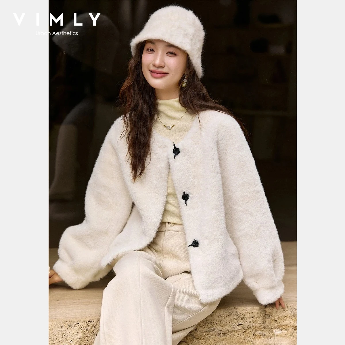 

VIMLY Faux Fur Coat for Women 2025 Chic Crew Collar LooseThickening White Fur Coat Single Breasted Women Winter Coats 30535