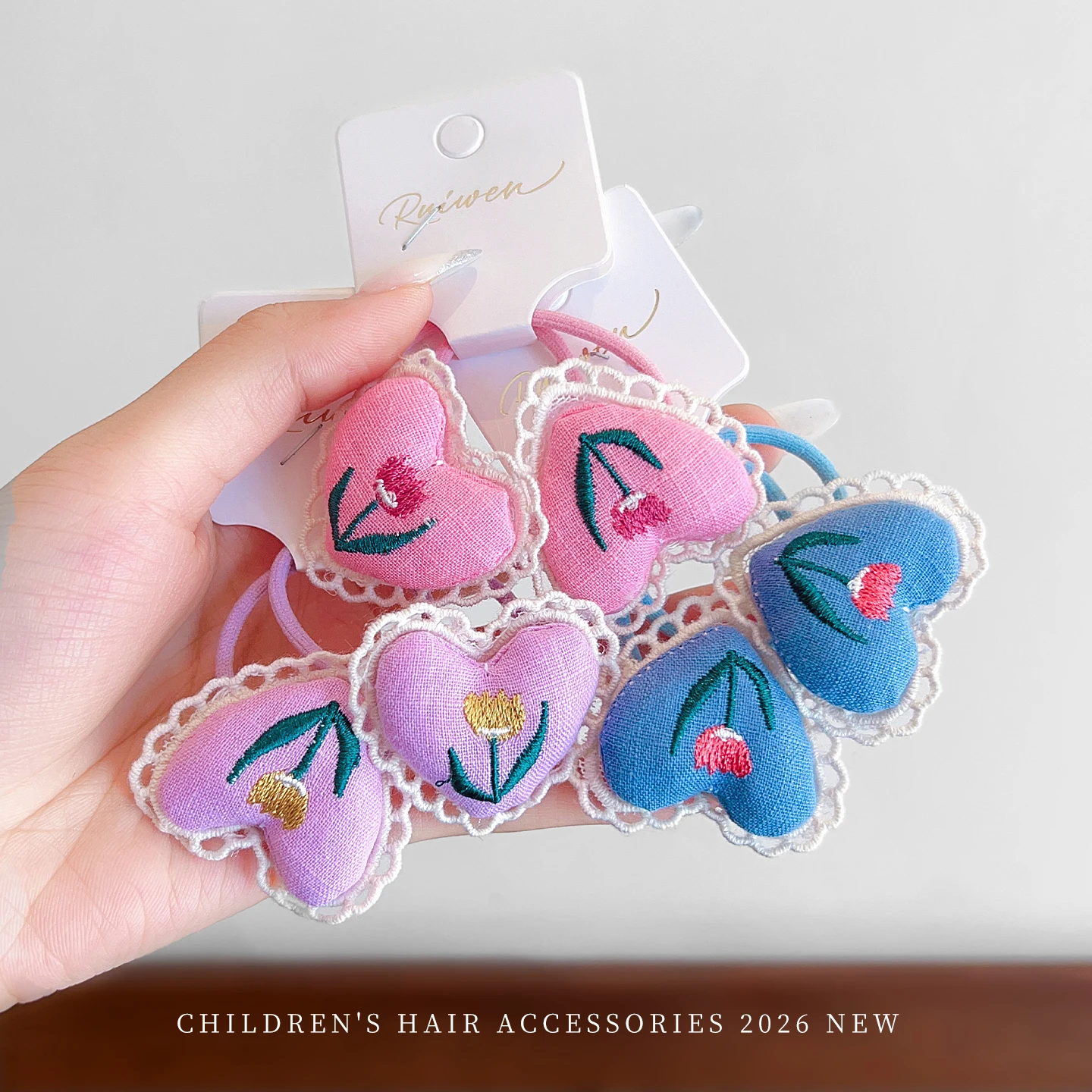 2er-Set Stoff-Herz-Haargummis für Damen und Mädchen – Neu 2026 – Koreanische Haarbänder für Kleinkinder, schmerzfreie Pferdeschwanzbänder, Haarbänder für Kinder, Geschenk – Detail 2