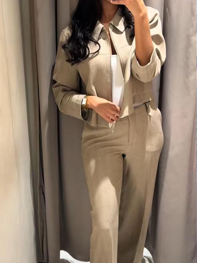 Повседневные женские брючные костюмы