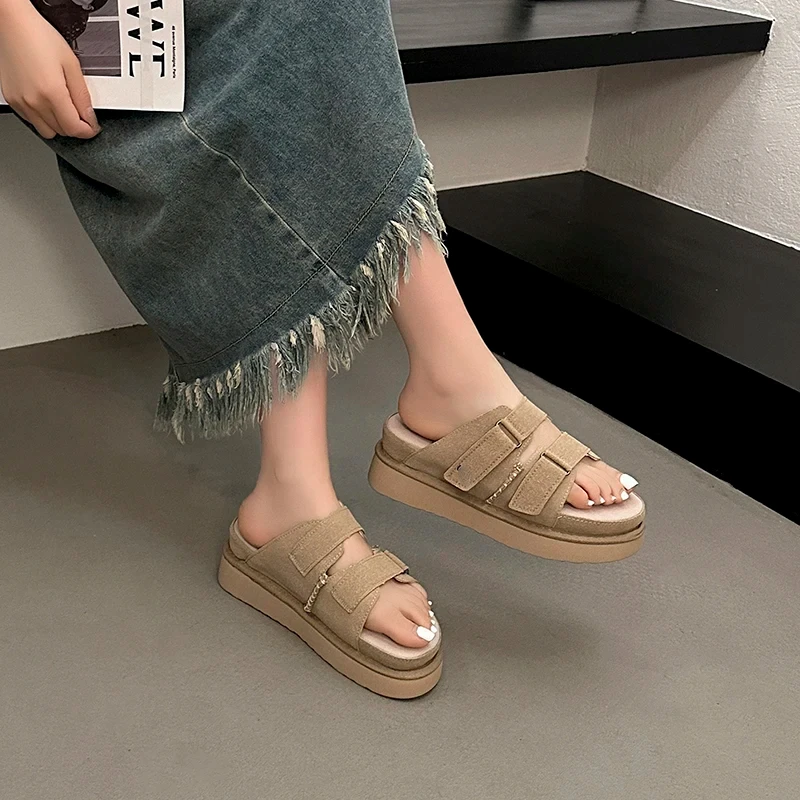 Thick-soled non-slip soft-soled slippers for women to wear outside summer 2024 new casual sandals retro flatform open-toesandals