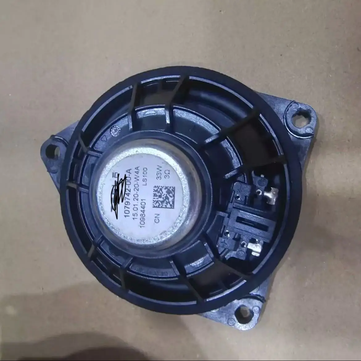 مكبر صوت متوسطي المدى مقاس 3.5 بوصة من Tesla Model 3/Y 1079742 -00-أ
