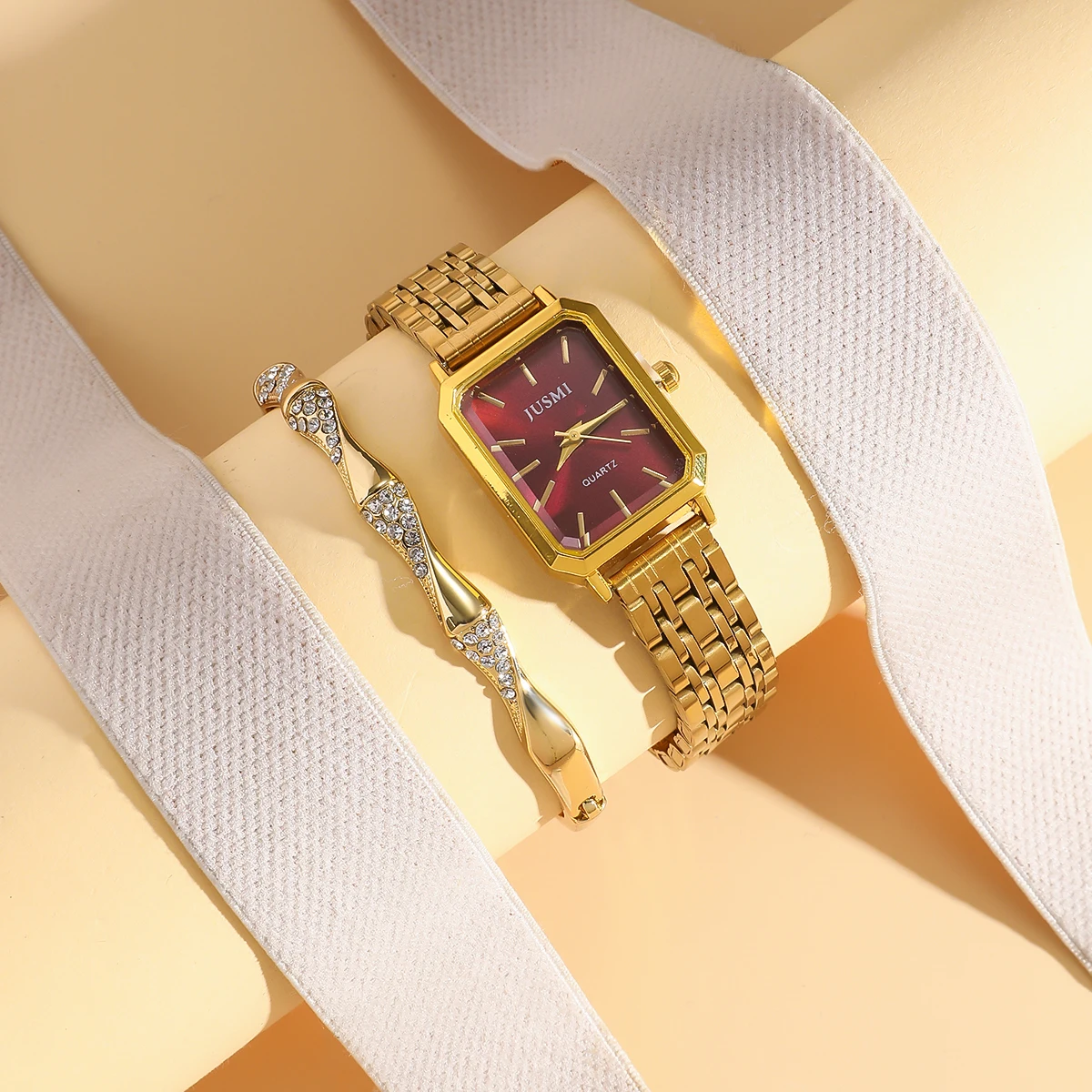 

Элегантные золотые часы с красным циферблатом и набором браслетов с кристаллами - квадратные кварцевые наручные часы, витой браслет со стразами, изысканный аксессуар