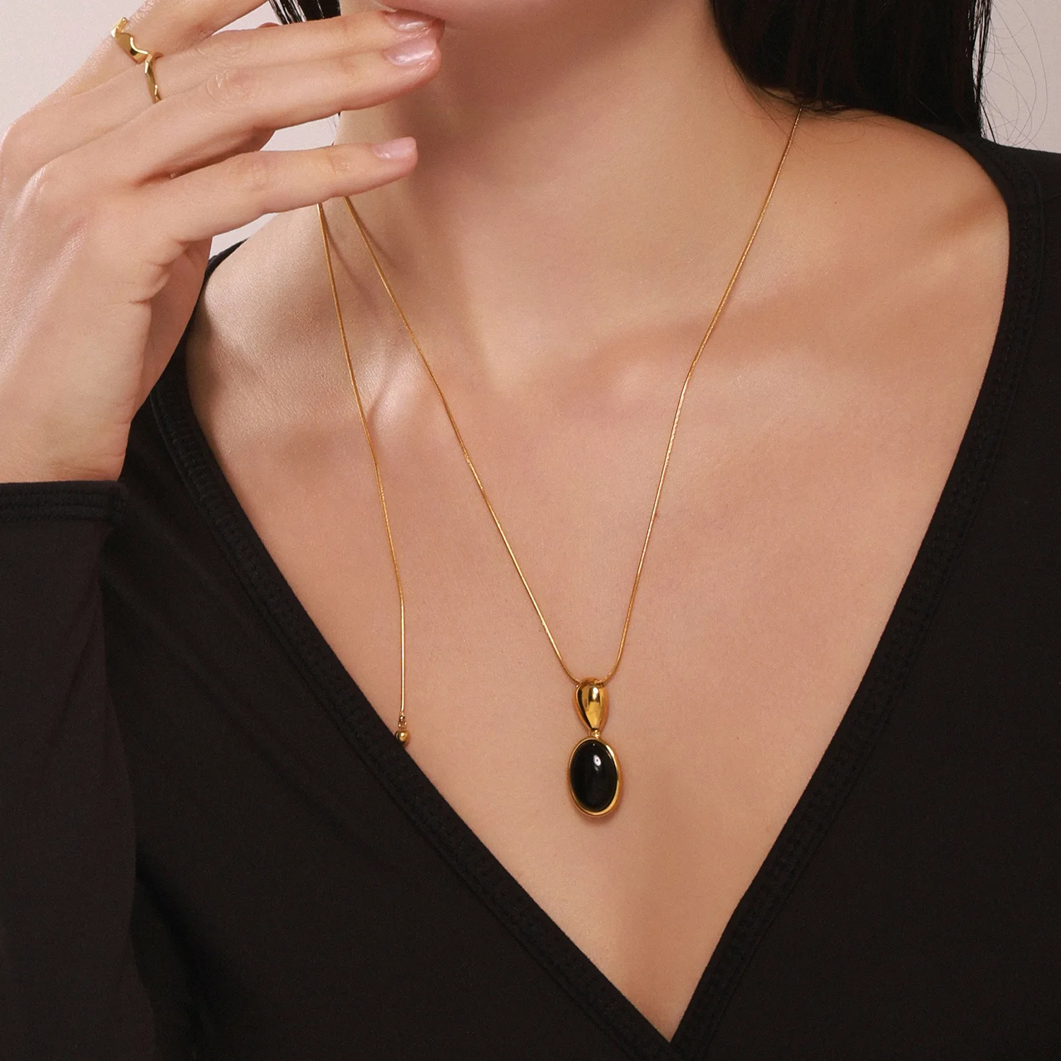 TOSOKO New Black Agate Adjustable Pendant Necklace Tiger Eye Stone Pull-Out Long Sweater Chain Lock Bone Chain M078