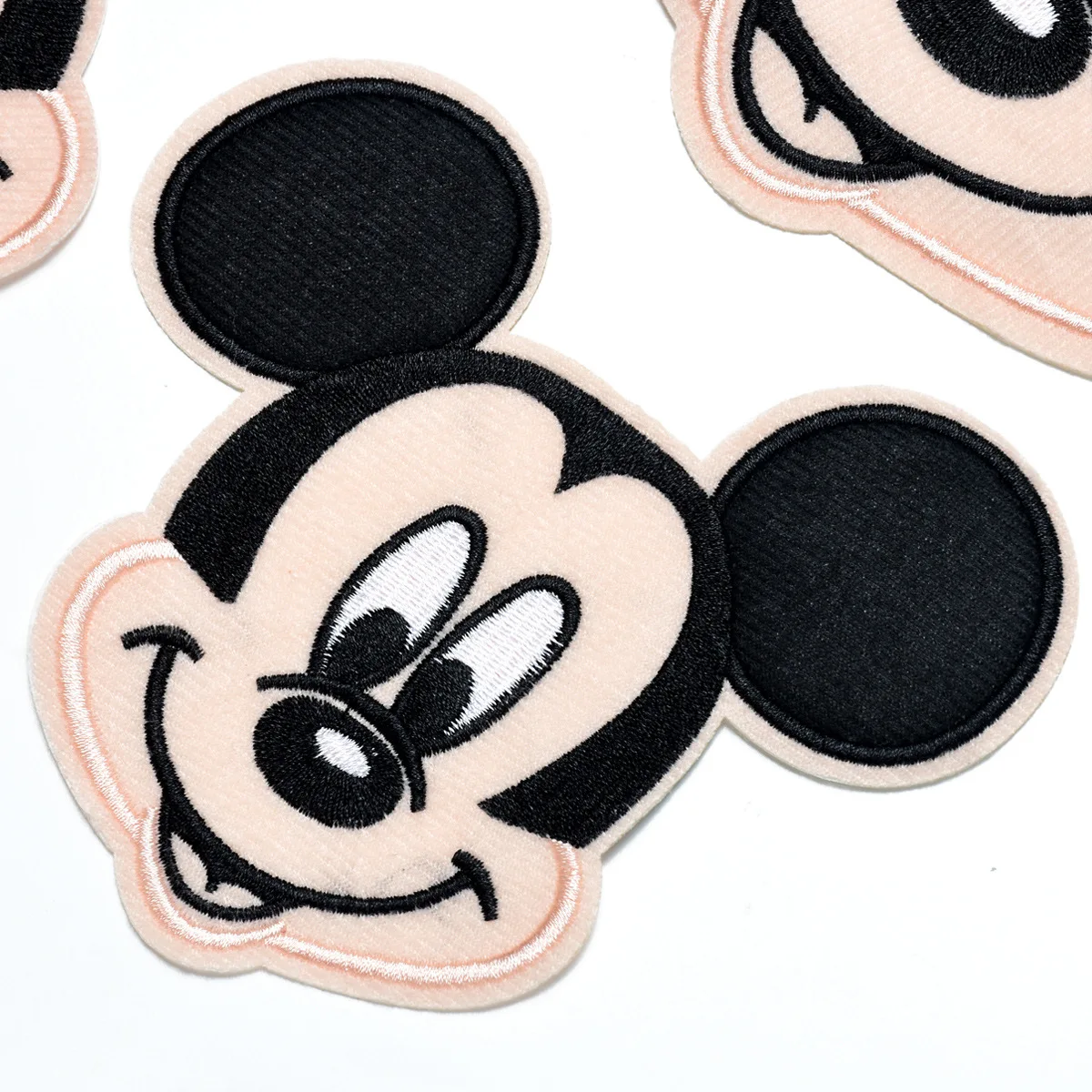 Myszka Mickey naszywki Minnie DIY odzież Disney Iron na haftowane naszywki do dziecięcej aplikacji dekoracyjnej