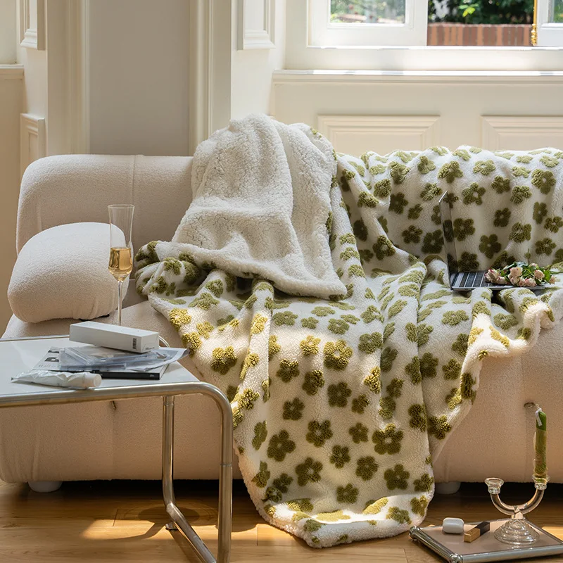 Autumn and Winter Vintage Floral Jacquard Blanket Lamb Wool Warm Blankets for Bedroom Sofa Luxury Single 110X140Cm Size Shawl