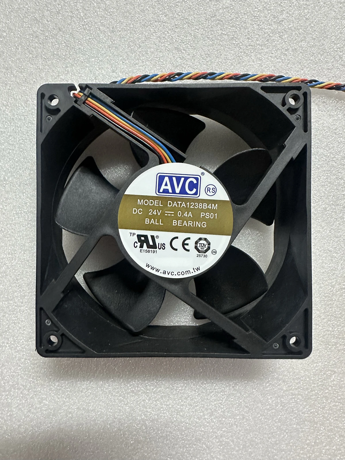 

Вентилятор охлаждения AVC DATA1238B4M 24 В 0,4 А 12038