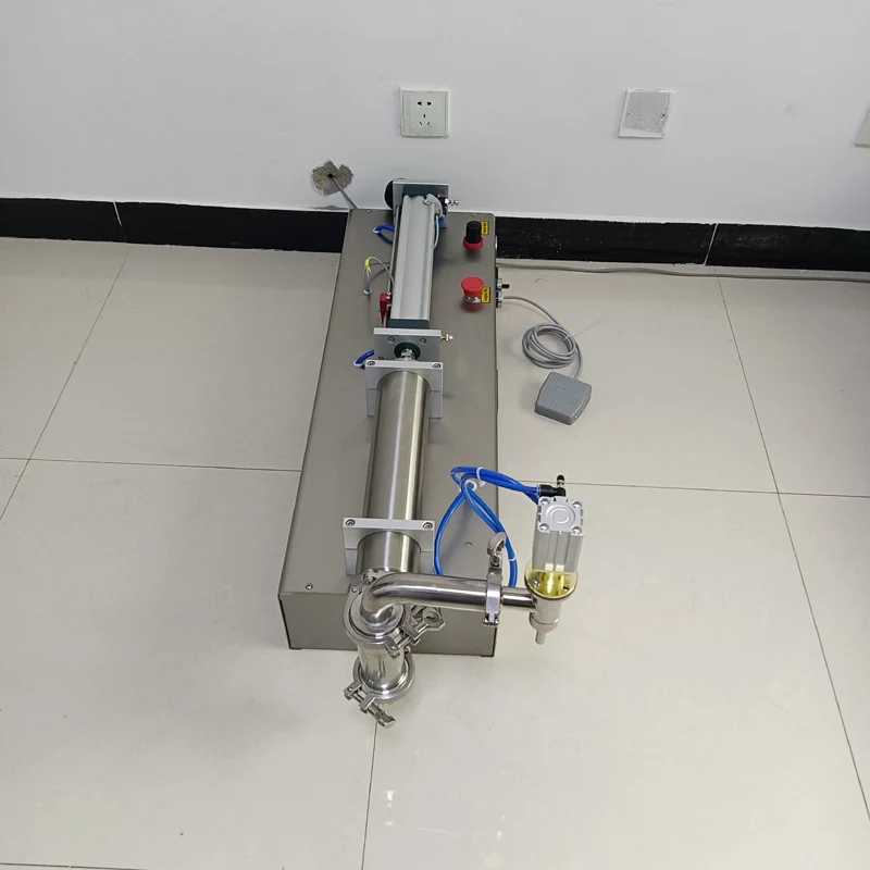 ماكينة تعبئة السوائل الهوائية 100-5000 مللي ماكينة تعبئة الزجاجات الأوتوماتيكية التجارية بفوهة واحدة