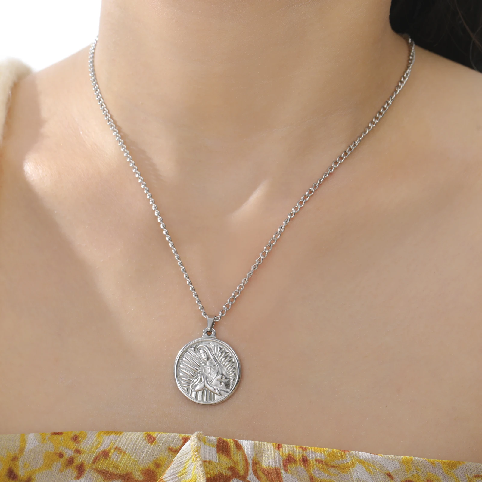 LIKGREAT Halskette mit Jungfrau Maria, 2025, trendiger Edelstahl-Halsband für Damen und Herren, katholischer christlicher Glaube, Schutz, Schmuck, Geschenk