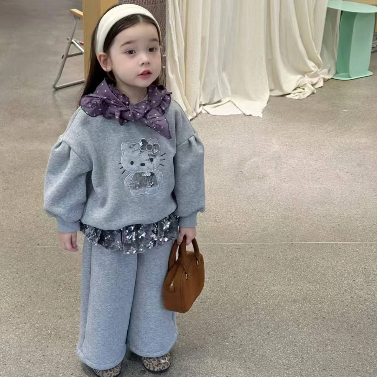 

Girls Velvet Hoodie Set for Autumn Winter Hello Kitty Pattern Children's Splicing Sequins Shining Top and Pants Two Piece Sets