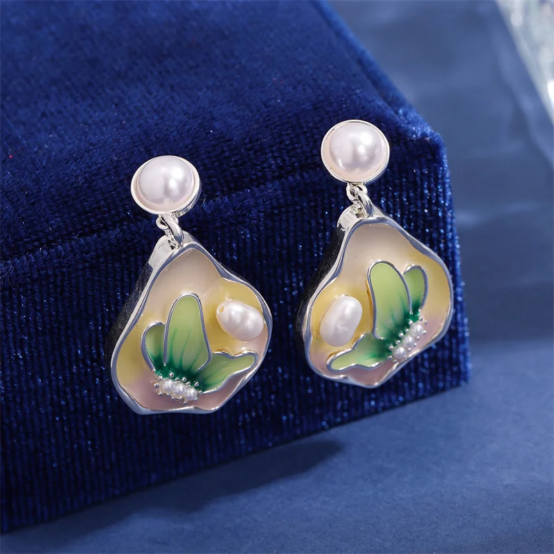 

Ladies Superior sense earrings Monet Oil painting Butterfly Freshwater Pearl earrings French retro geometric light luxe earrings