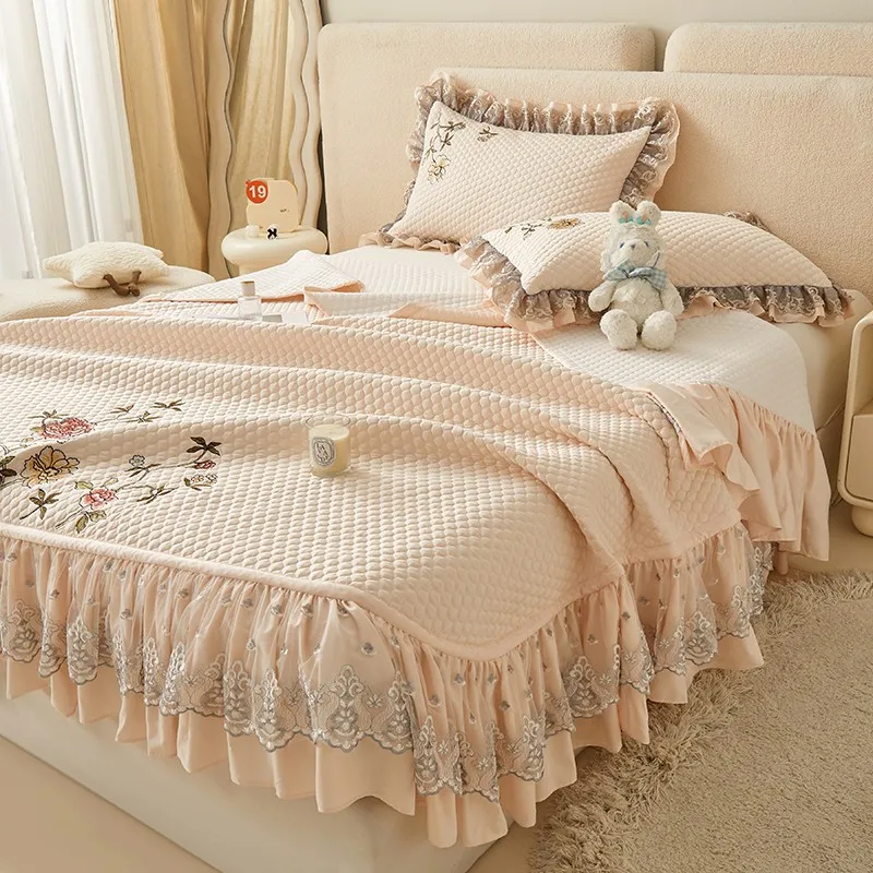 3Pcs Embroidered Chic Ruffle Summer Bed Coverlet Set Lightweight Ultra Soft 1Pc Quilted Bedspread 2Pcs Pillow shams