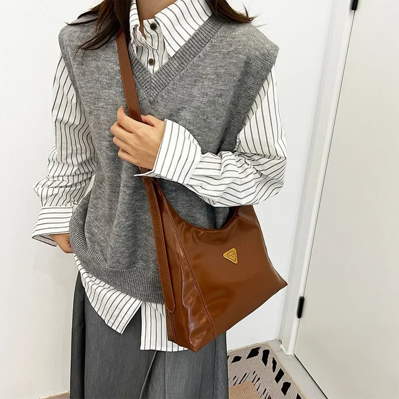

2025 New! Niche Design Large Capacity Commuter Tote Bag Sophisticated Single Shoulder, Underarm Style, Trendy & Casual for Women