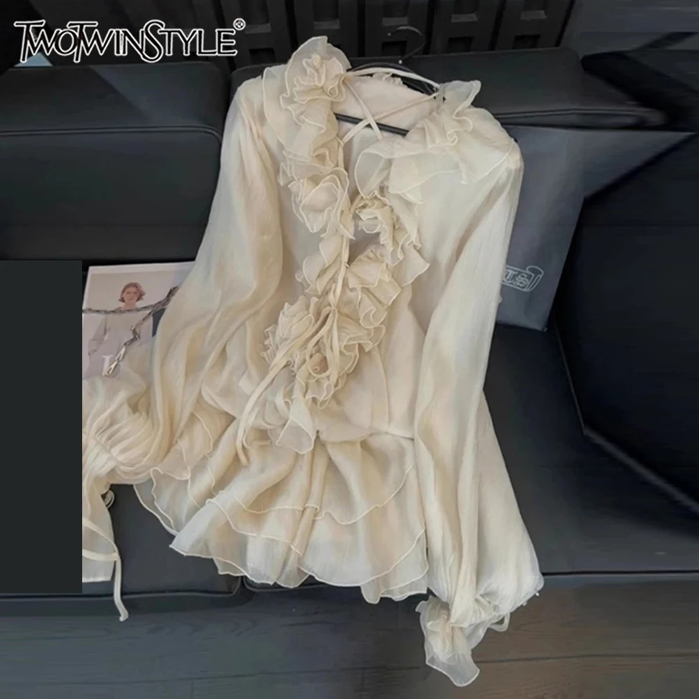 

TWOTWINSTYLE Loose Casual Spliced Appliques Mini Dresses For Women V Neck Long Sleeve High Waist Chic Dress Female New KDR534218