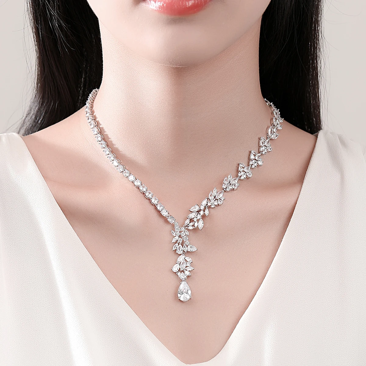 LUOTEEMI Luxurious Women Pendant Necklaces Asymmetry Lab Clear Cubic Zircon Chains for Bridal Wedding Party Vintage Accessories