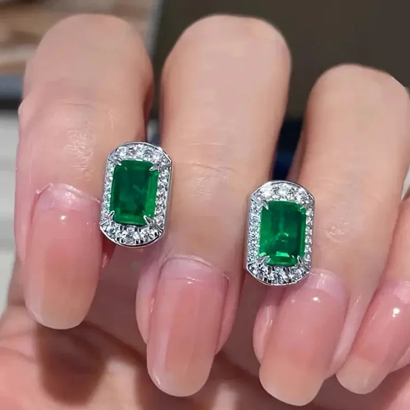 Huitan Zierliche grüne Zirkonia-Ohrstecker für Damen, modisch, silberfarben, Accessoires für Verlobung, schicke Dame, Hochzeitsschmuck