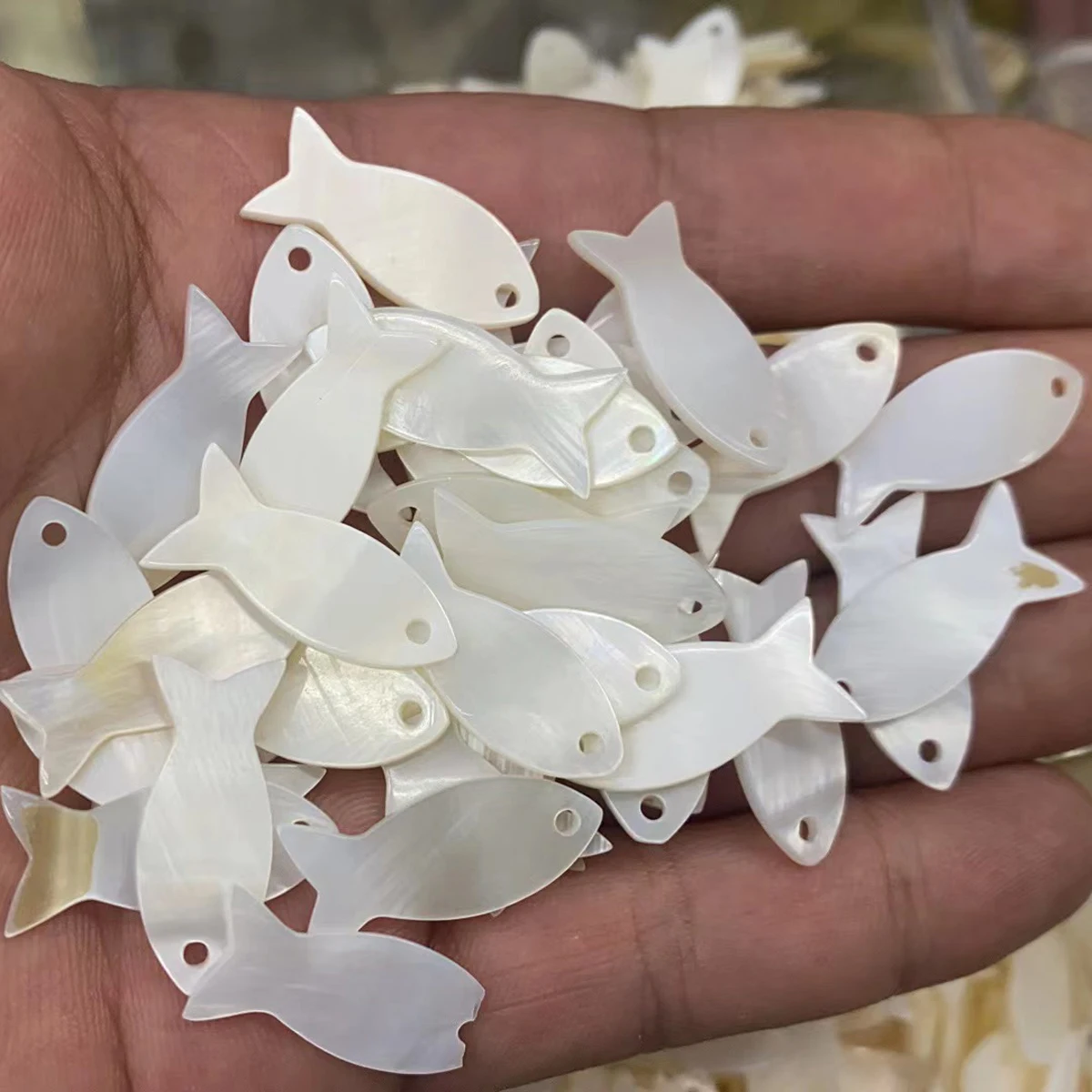 23x9x1.4mm 20Pcs Natural Freshwater Shell Fish Shape Charms Single Hole Shell Beads for DIY Necklace Jewelry Making Accessories