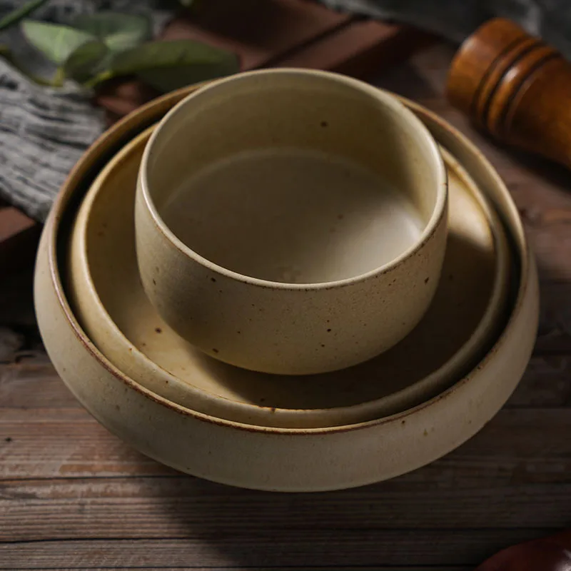 Coarse pottery plates, retro and old rice bowls, thick edges, shrinking bowls, plates, tableware