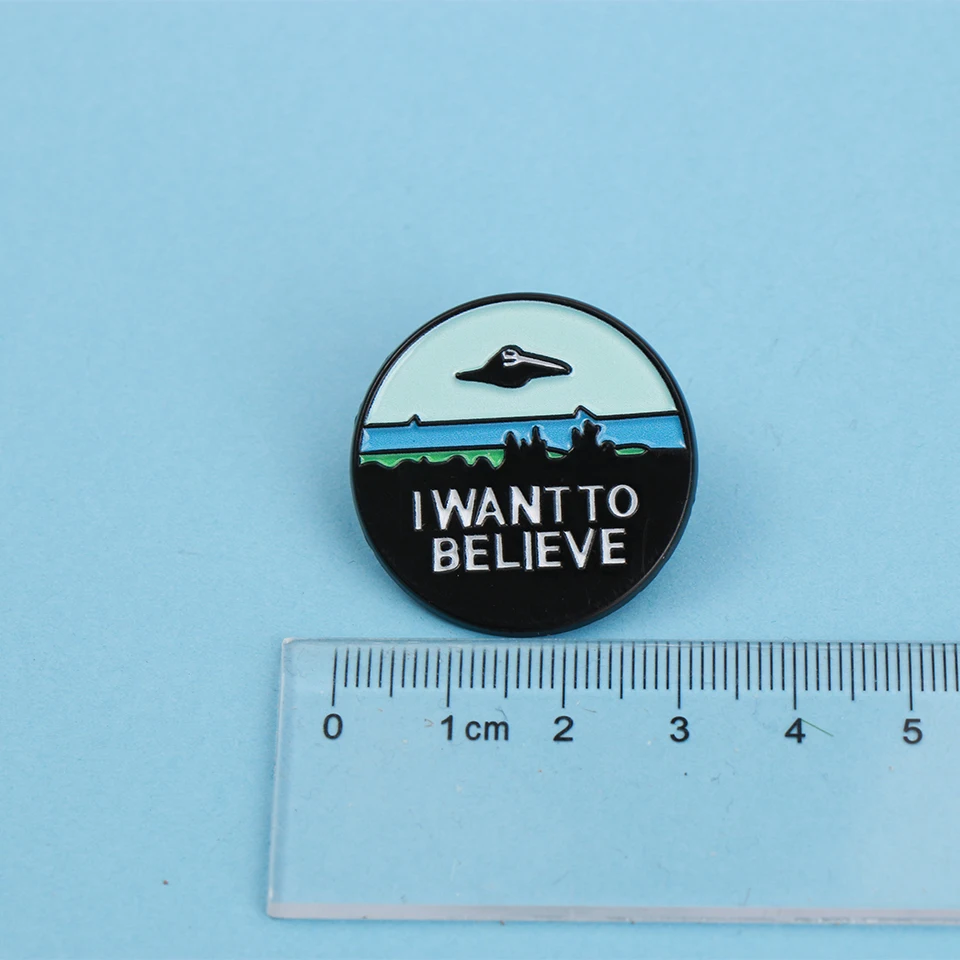 Cartoon Mysterious Science Fiction Slogan Letters I WANT TO BELIEVE Enamel Metal Pin Brooch Badge Gift for UFO Enthusiast Fan view 4