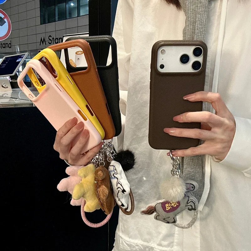 

High-quality faux leather embroidered horse hand rope is suitable foriphone11Mobile phone case trends17airHighly stylish phone c