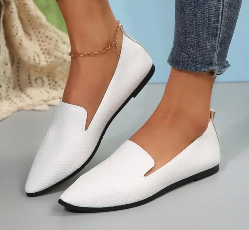 

Fashion Slip-on Loafers Ladies Breathable Stretch Shallow Flats Women Soft Bottom Pointed Toe Boat Shoes Plus Size 36-43