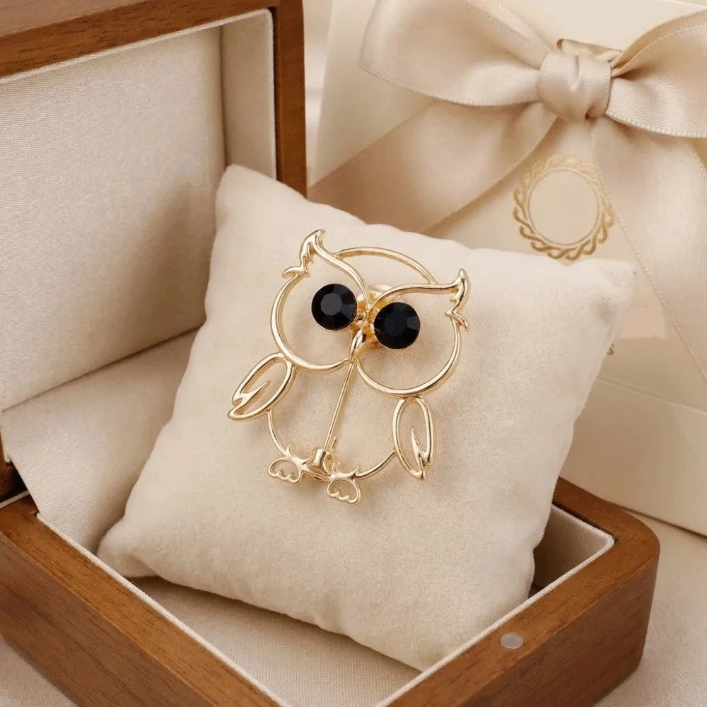 Personality Light Luxury Owl Rhinestone Brooch Hollow Clothes Decoration Animal Metal Pin Vintage Owl Badge Pin Female