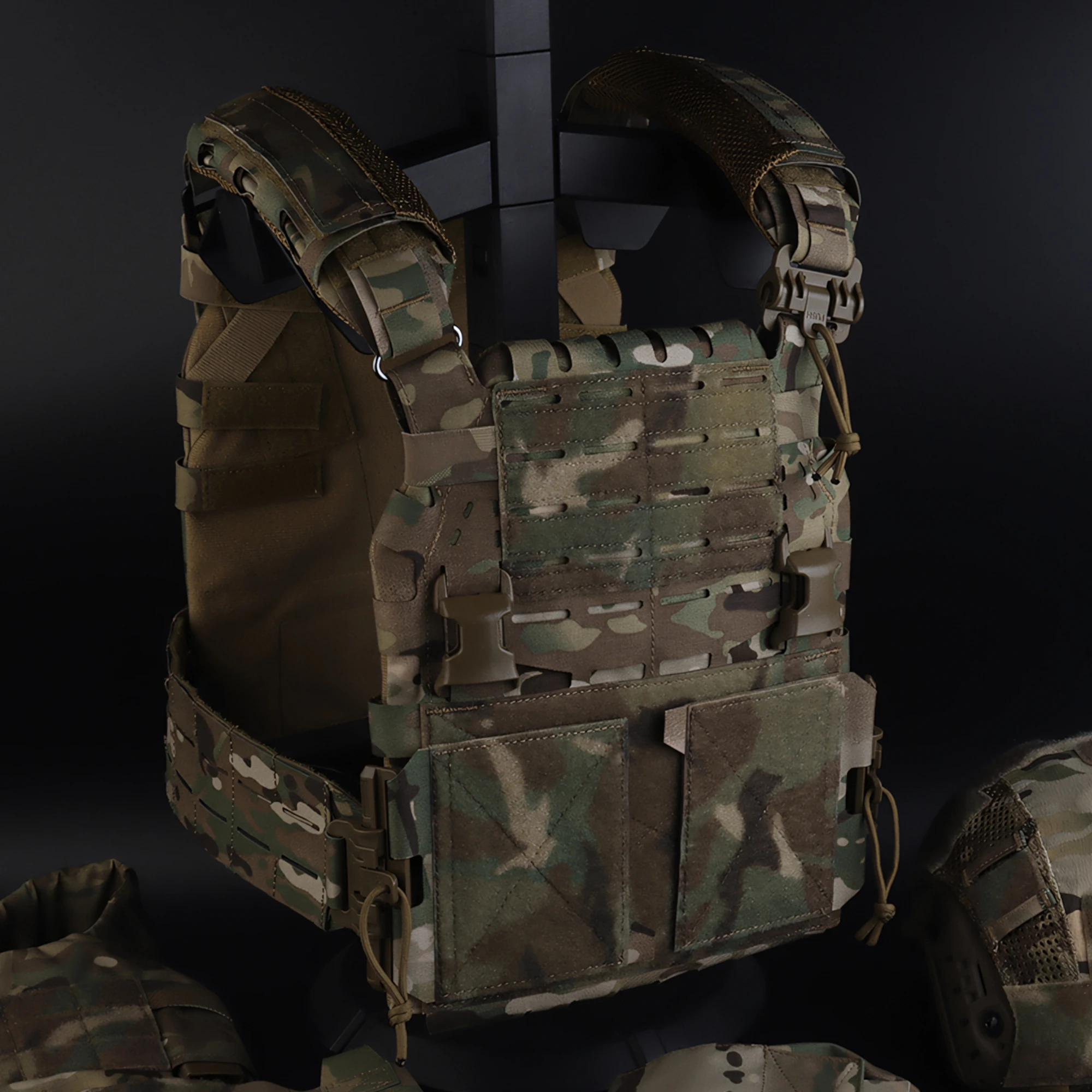 Wosport ARC V2 Plate Carrier, Quick Release Tactical Vest, Adjustable Shoulder Straps, M System Expansion for Airsoft Games Gear