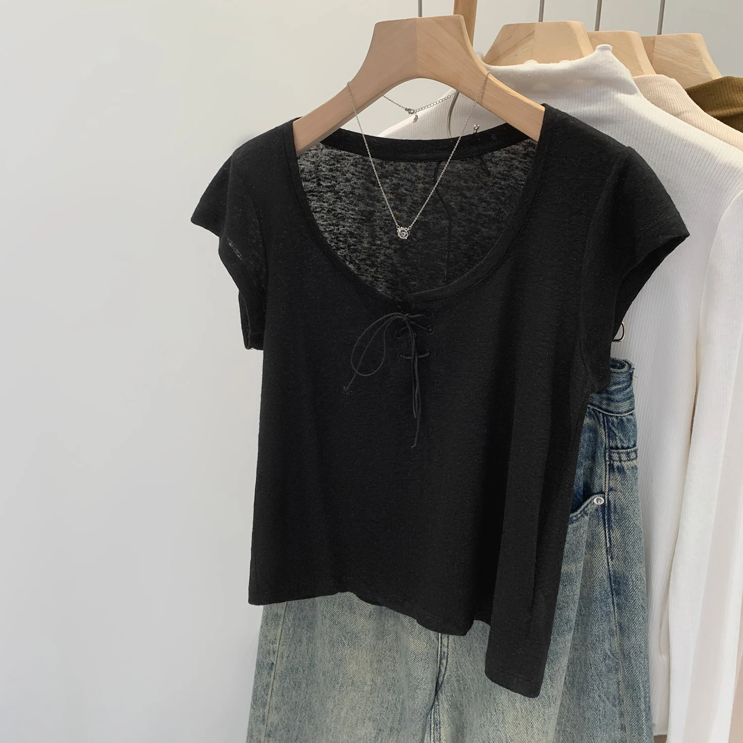 Camiseta de Verano para Mujer, Nueva, Blanca, con Cuello en U, Diseño Delgado, Capa Base Simple, Ropa Interior, Estilo Puro y Atractivo