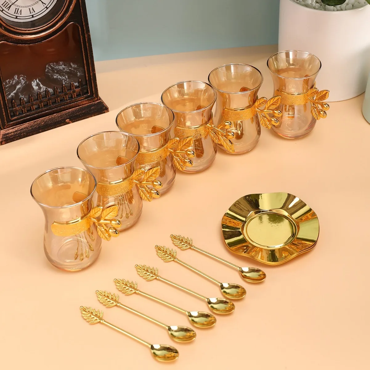Türkei Kaffee Glas Sets Luxus Stil Gold Kaffee Tassen Und Teller Set Schwarz Tee Tasse Untertasse Teelöffel Set Espresso Becher Hause Teetasse
