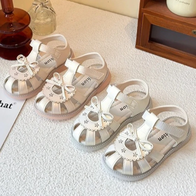 

Детские сандалии с закрытым носком для девочек, лето 2026, новые, нескользящие, с мягкой подошвой, пляжные туфли для малышей, обувь для первых шагов для девочек-принцесс