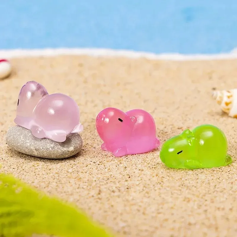 10PCS Mini Resin Capybara Figurines with Glow In Dark Effect, Kawaii Animal Props Fairy Garden Moss Micro Landscape Layout