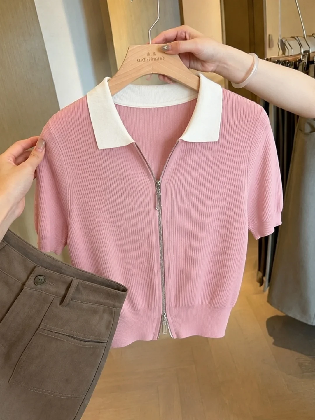 Summer Anti-Uv Ice Silk Knitted  Shirt Zipper Design Women's Fashionable Ageless Gentle Style Short Sleeve Commute Wind