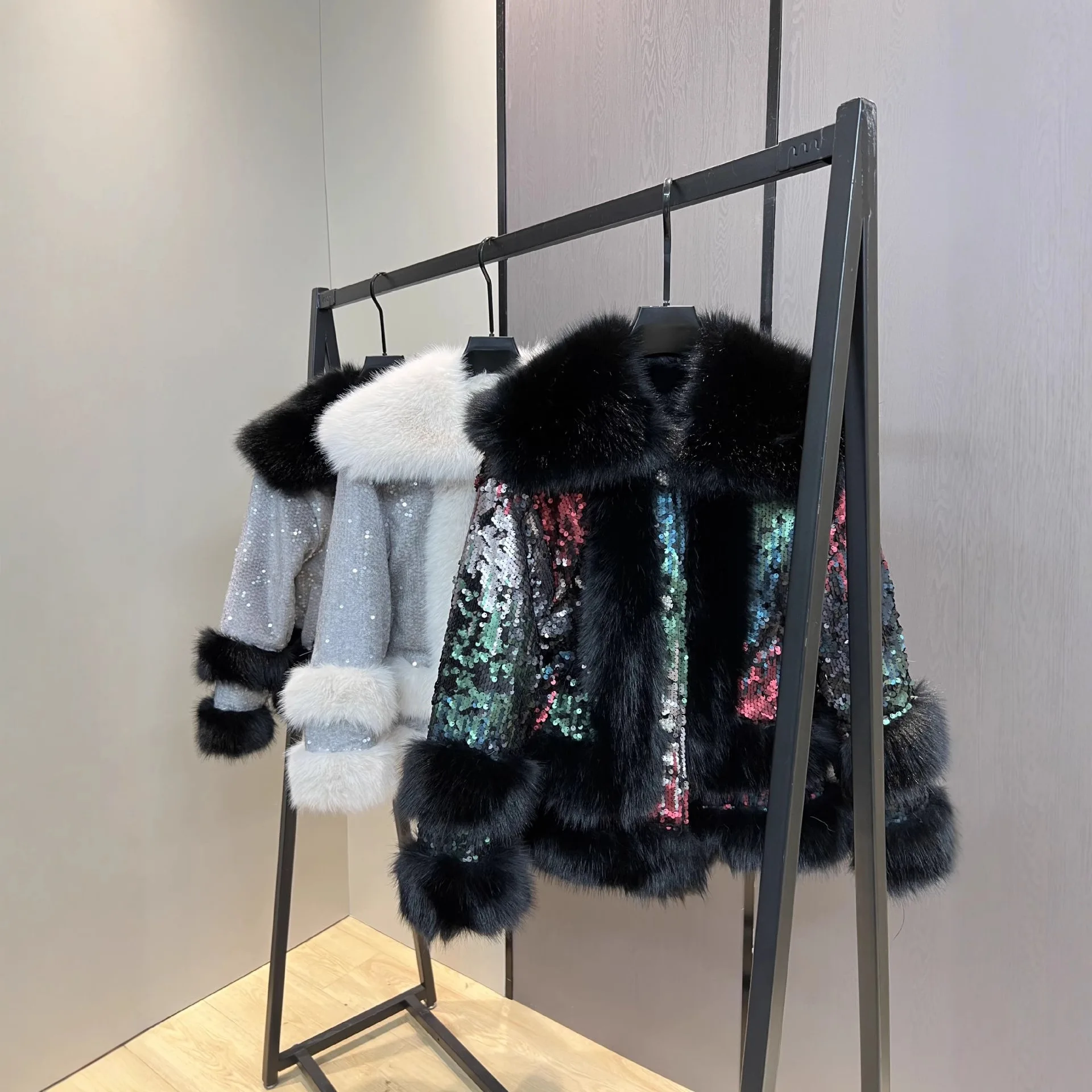 الصناعة الثقيلة الترتر المرقعة سميكة مريحة معطف فروي للنساء 2025 شتاء جديد لينة فو الثعلب الفراء سترة قطن