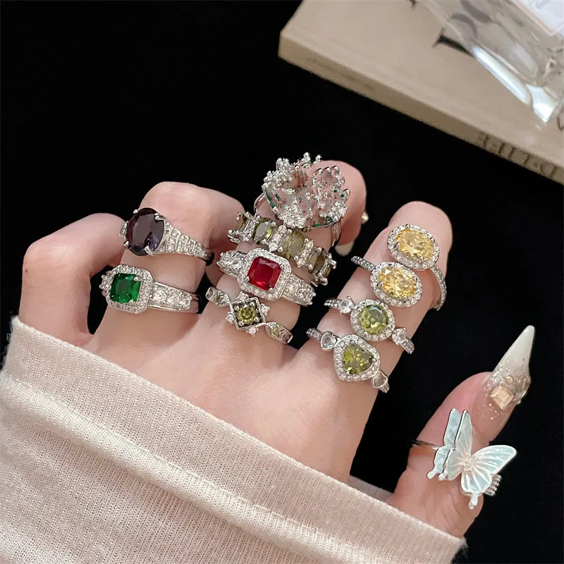 New Delicate Princess Cut Tourmaline Emerald Engagement Ring Platinum Plating Luxury Wedding Rings for Women Banquet Jewely Gift