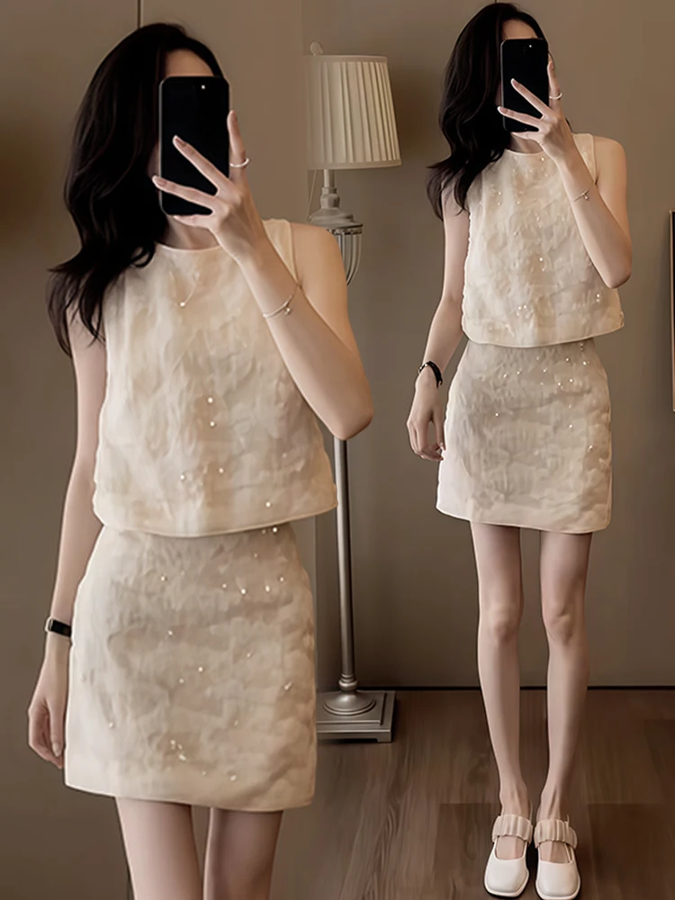 

Модный комплект женской одежды лето 2026: топ и юбка, элегантный двухкомпонентный наряд с эффектом высокого класса