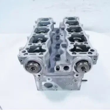 Competitive Price Auto Parts Cylinder Head Assembly Engine Cylinder Head 9636076010 0200.GZ 0200.AZ for Peu geot