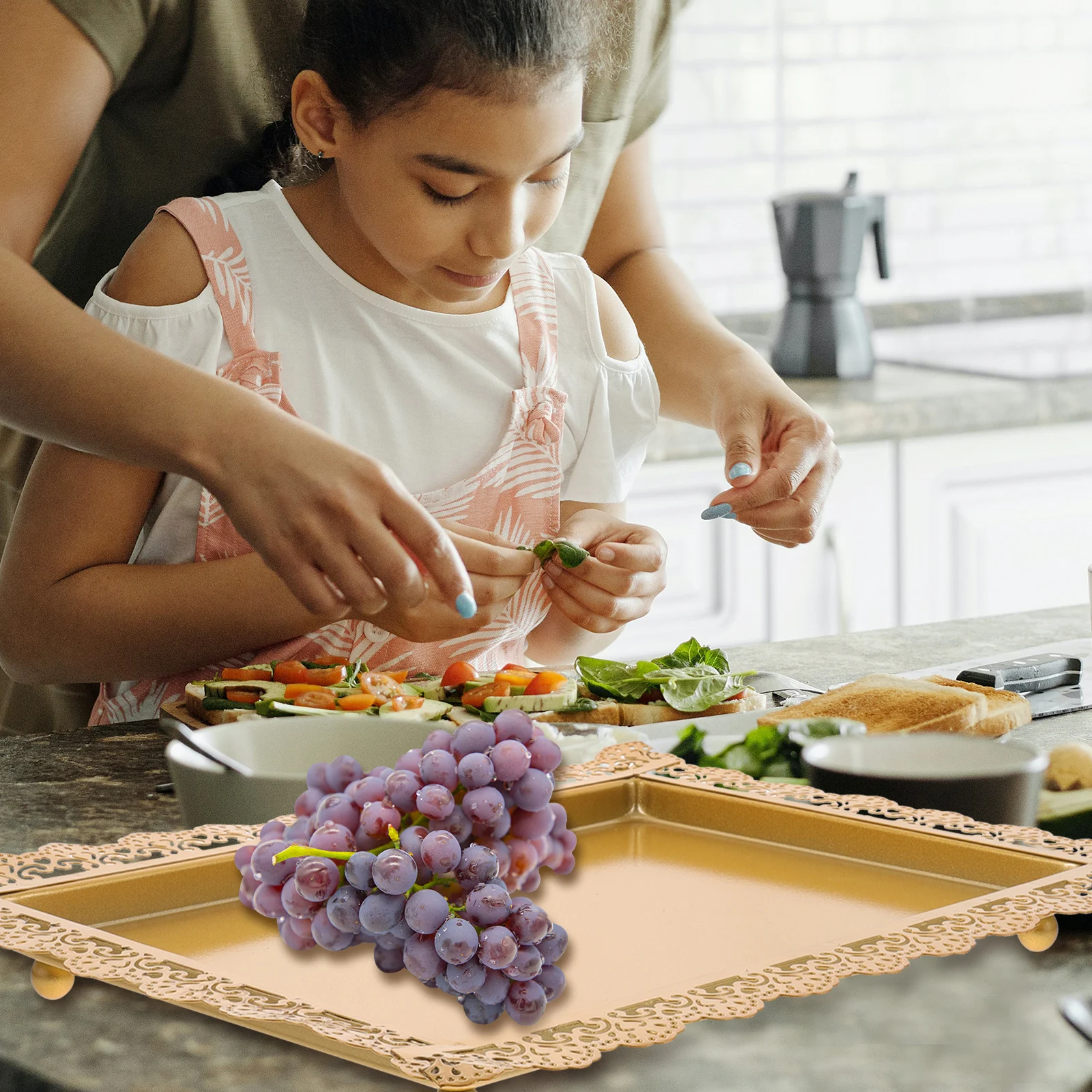 

Square Cake Pan Iron Tray for Snacks Nuts Jewelry Decorative Fruit Display Dry Holder Candy Round Desktop Kitchen Use