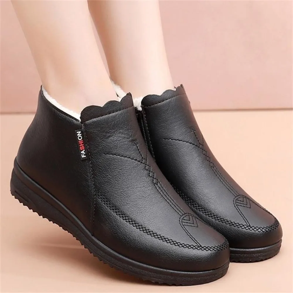أحذية الأم أحذية قطنية في منتصف العمر شتاء لينة سوليد حذاء من الجلد المسنين أحذية نسائية بالإضافة إلى الأحذية الجلدية المخملية #3