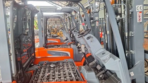 Environmentally friendly material handling machinery 3 tons CPD30 lithium battery balance forklift with CE certificate