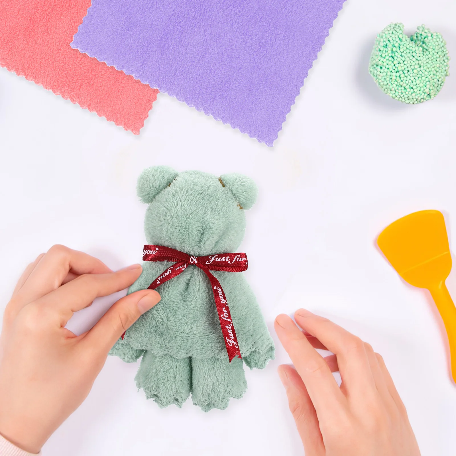 

12 pcs Bear Shaped Face Coral Fleece Washcloth Bathroom Towel For Showering Party Gift Home Accessory Cartoon Towel