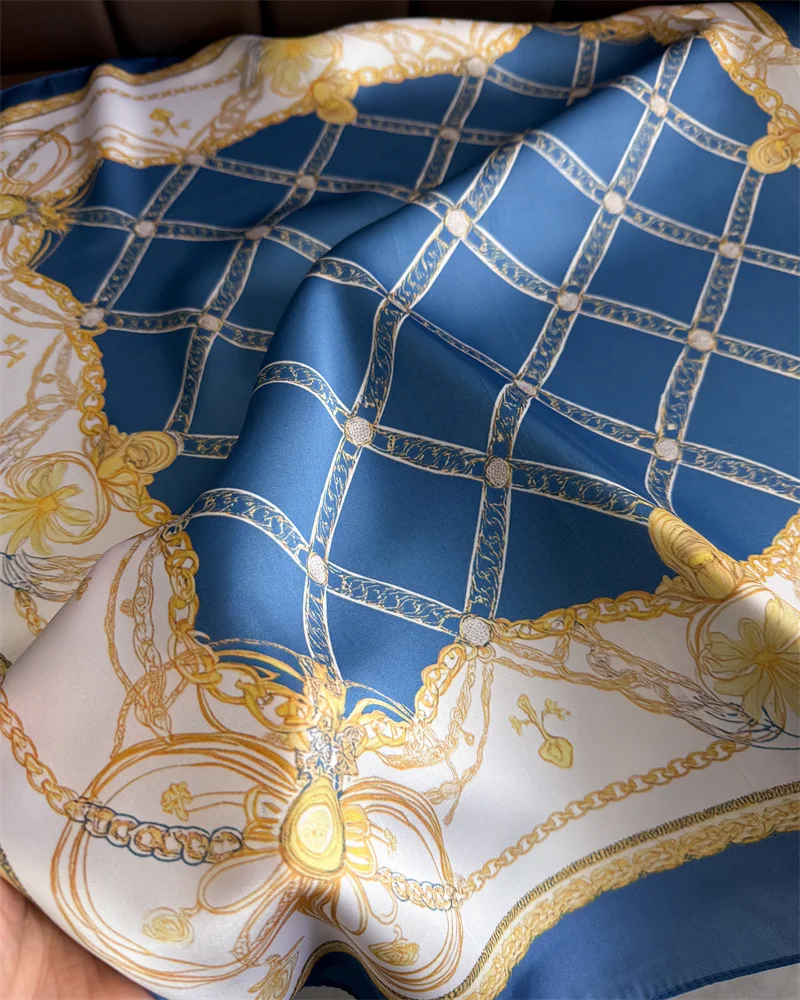 Blauer Klassischer Seidenschal mit Kettenmuster für Damen, Elegantes Dünnes Halstuch 70cm, Winddichter Kopfwickel, Haarschal – Detail 9