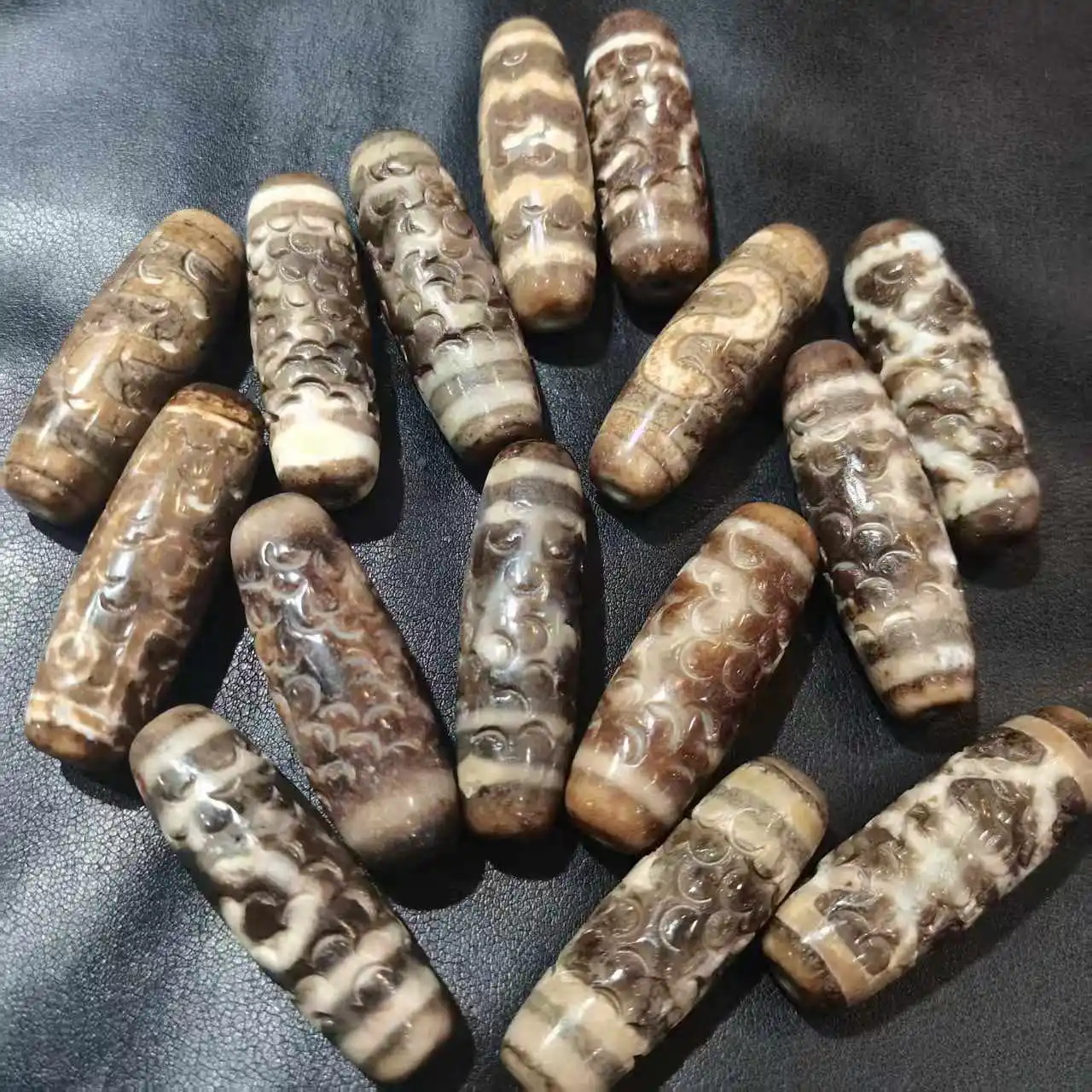 1pcs/lot Old Dzi Beads Heavy weathering Veins fish scale veins Different Totems 38*12mm Fengshui Amulet  DIY beads for Jewelry