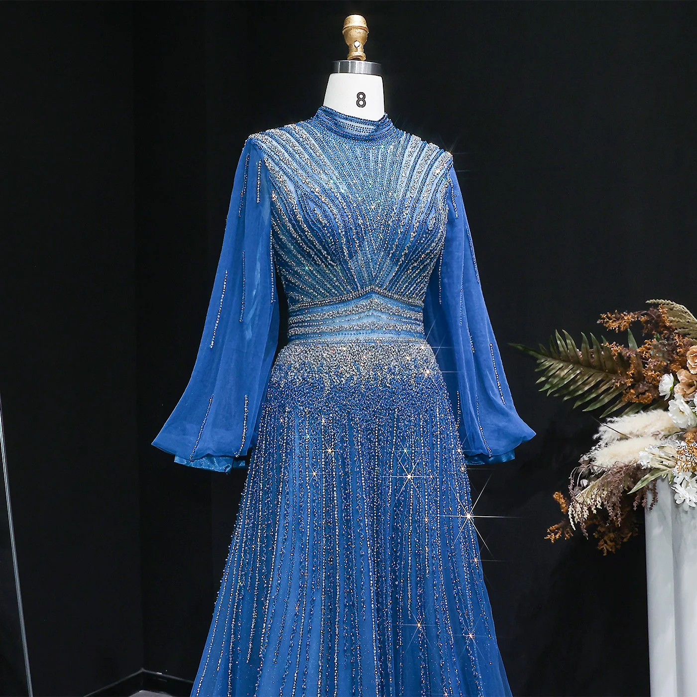 Sharon Said Plus Size Blaues Abendkleid mit hohem Kragen und langen Ärmeln, mit Kristallperlen, schwarze Hochzeits-Partykleider SS012, maßgeschneidert. – Detail 6