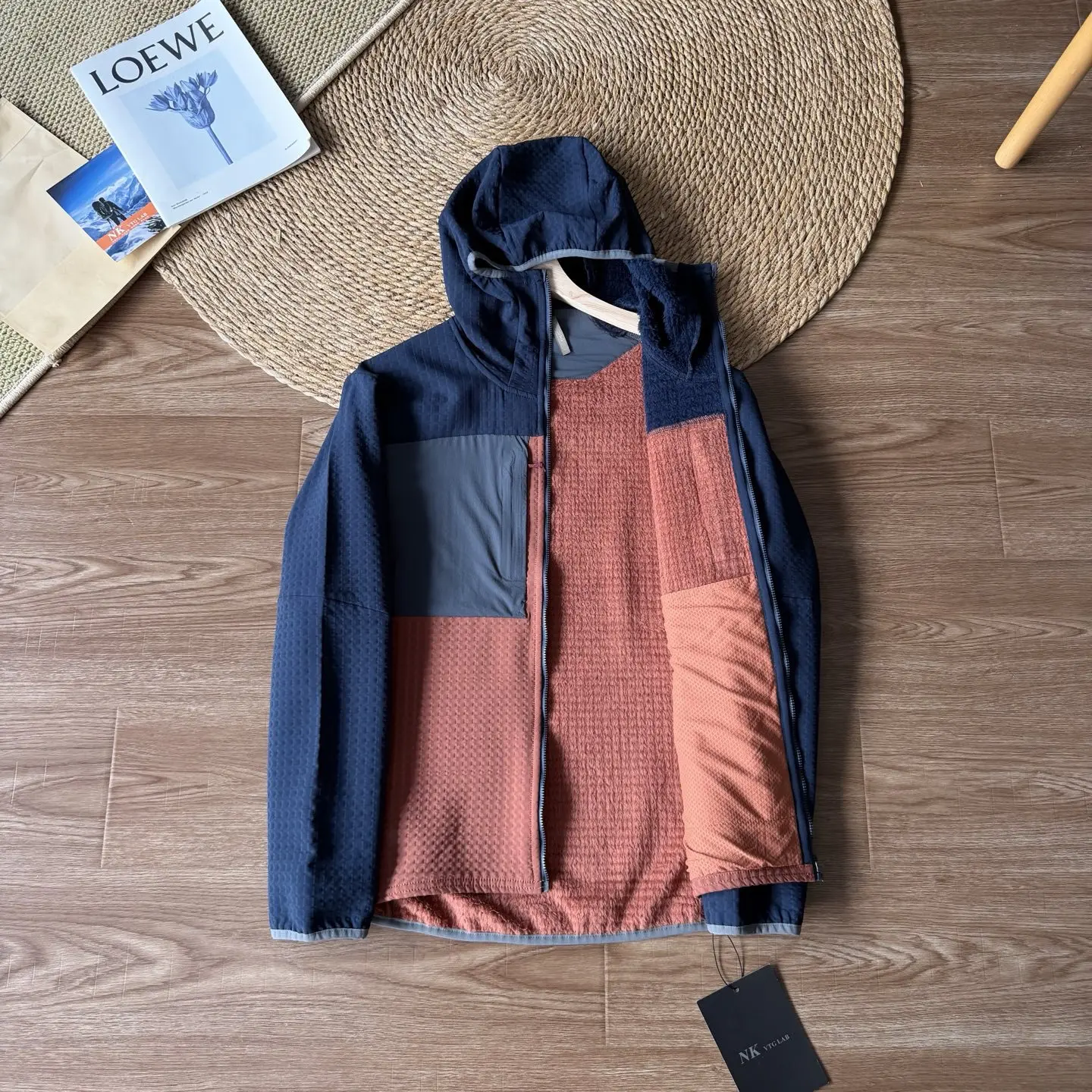 Herren Outdoor Wasserdichte Fleecejacke – Atmungsaktiver Thermomantel mit Kapuze und Farbblock-Design für Wandern & Camping – Detail 11