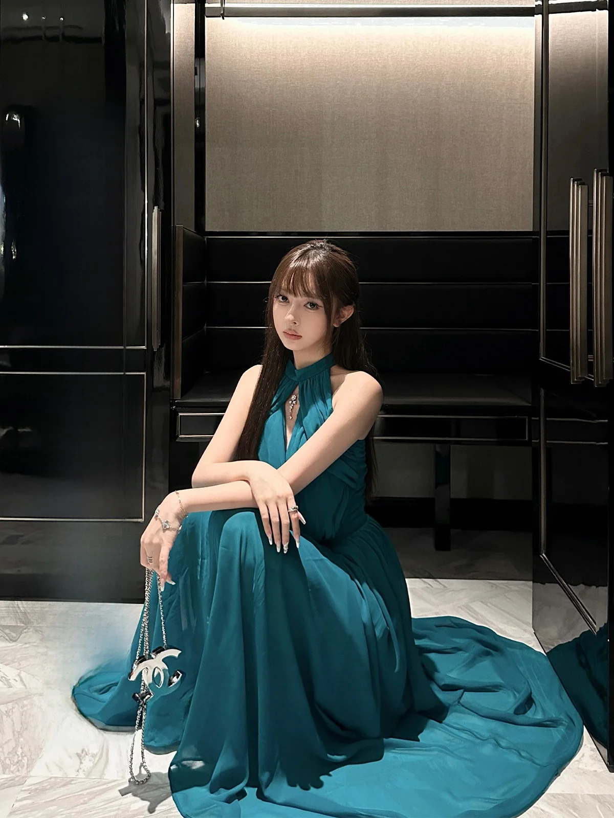 

Комплект Roselyn 9th Century: плиссированная шифоновая блузка и юбка с длинными рукавами и круглым вырезом