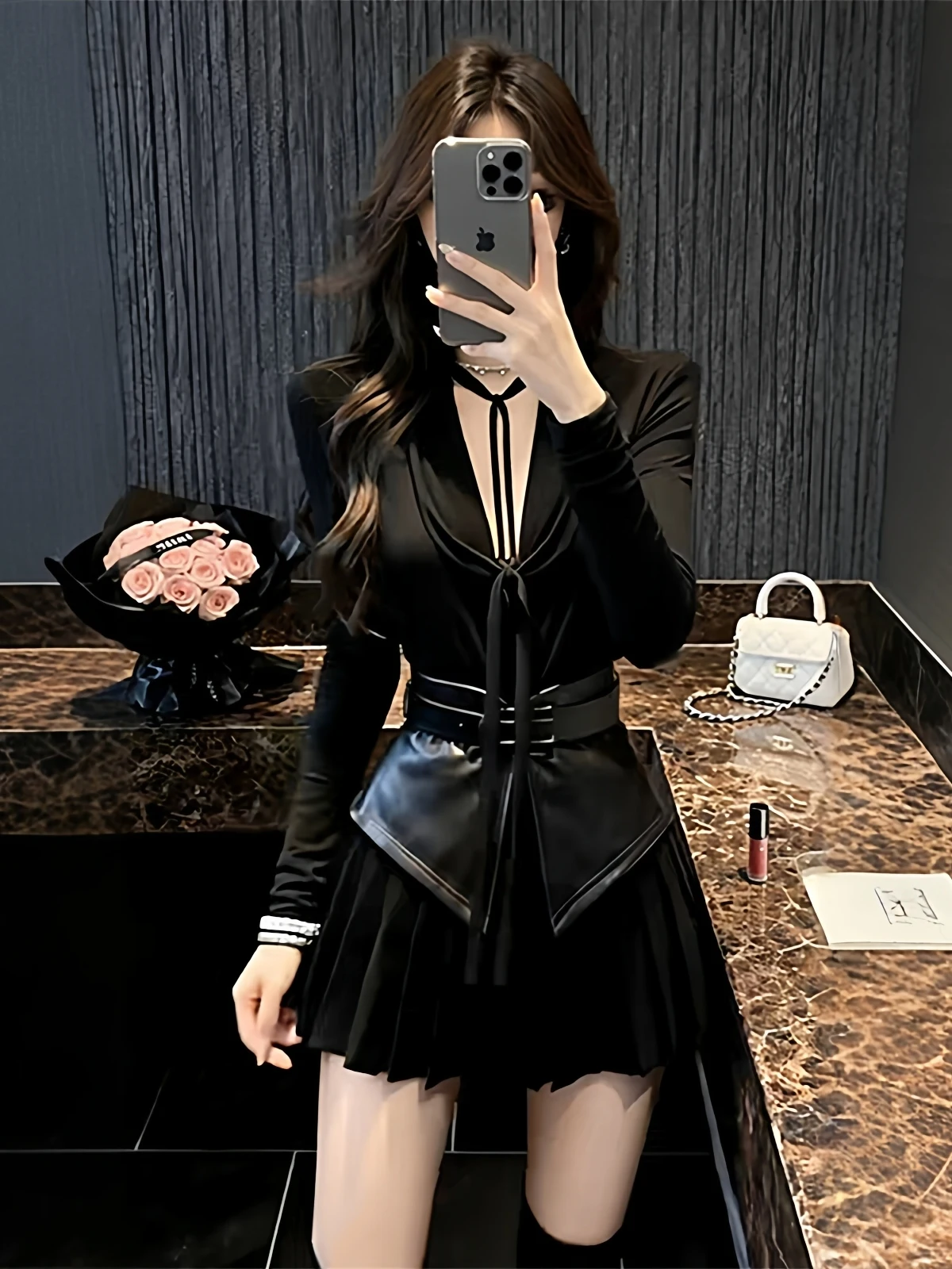 

Комплект из двух предметов: плиссированная юбка и топ с V-образным вырезом, с поясом на талии, для девушек, зимний повседневный модный ансамбль