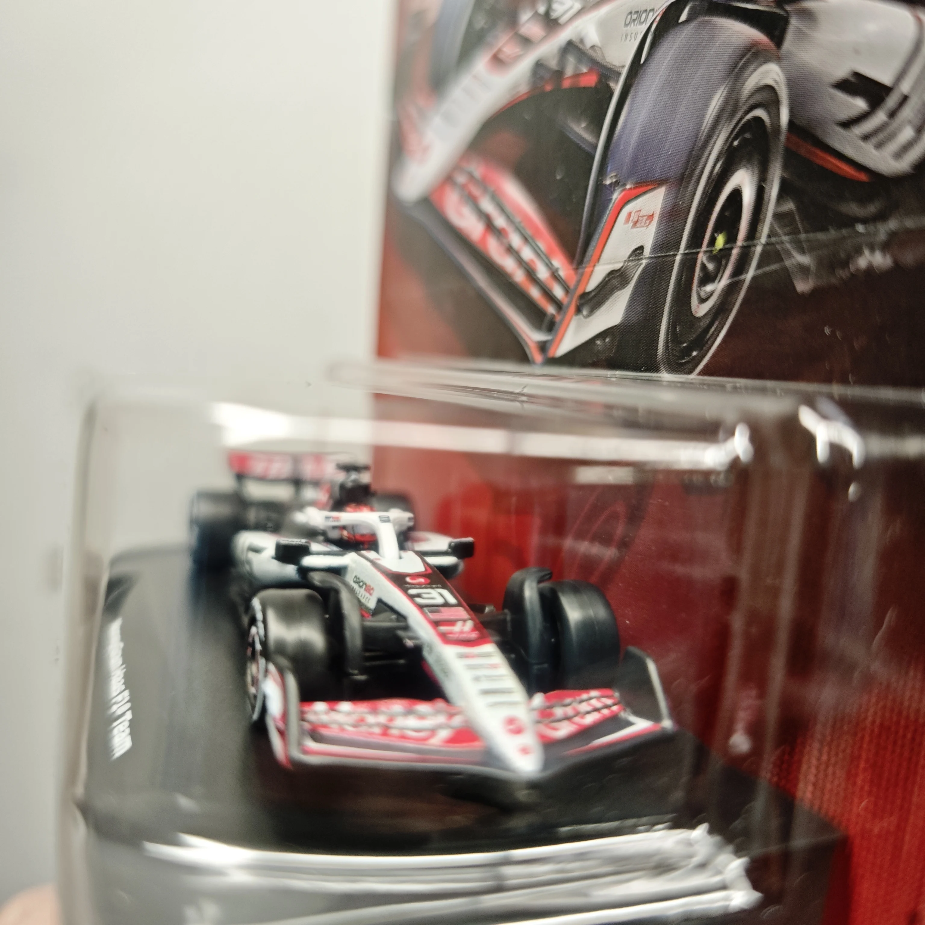 ホットウィール プレミアム 2025 F1 グランプリ マネーグラム ハースF1チーム # 31 1:64 ダイキャスト合金製メタルボディ F1 レーシングカー コレクターズギフト